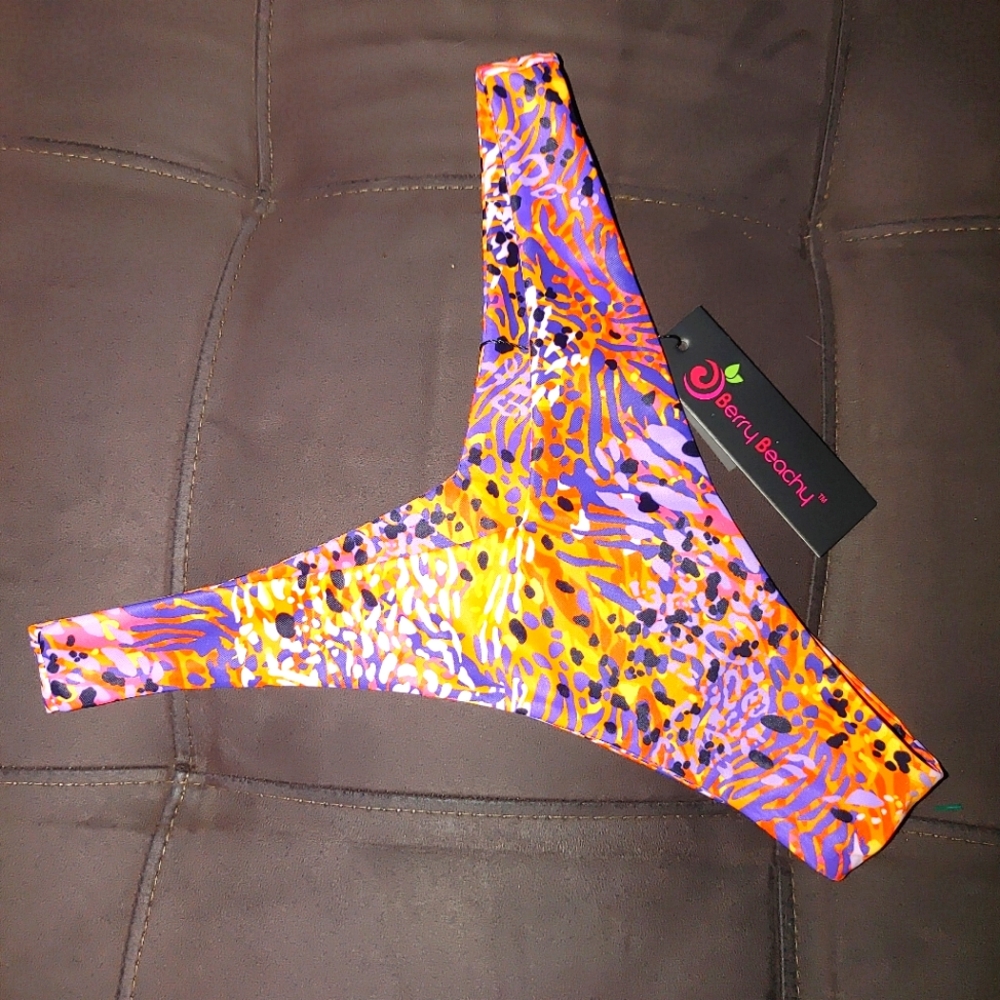 ʕ·ᴥ·ʔ NWT Berry Beachy Bikini Bottoms Medium - Picture 3 of 5